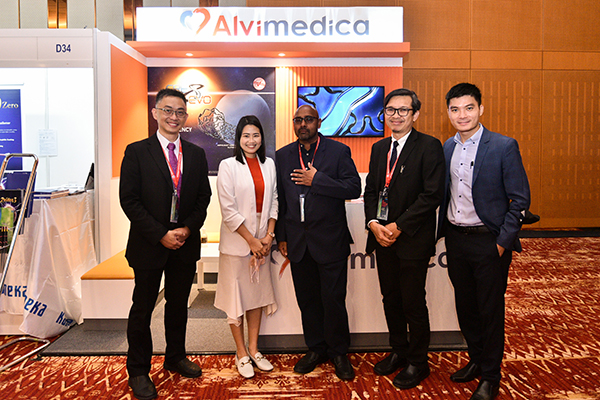 7 Booth Walkabout (1007)