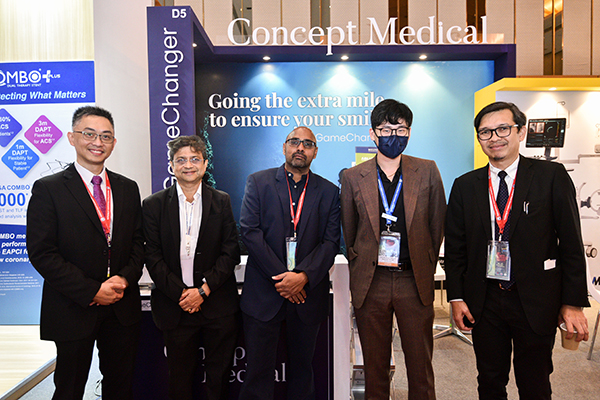 7 Booth Walkabout (1010)